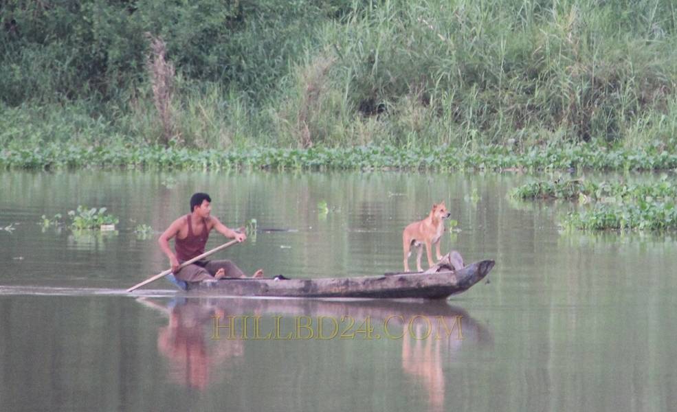 কাপ্তাই হ্রদে জীবন-যাত্রা।