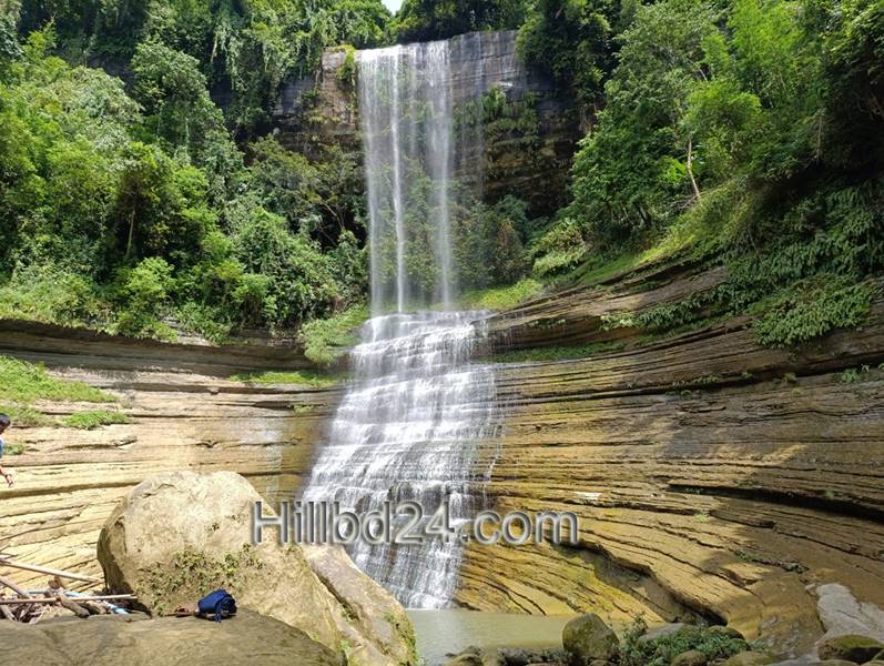 বিলাইছড়ি উপজেলার ধুপানি ঝর্ণা।
