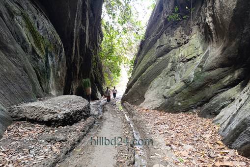 কাপ্তাইয়ের ওয়াগ্গা ইউনিয়নের দেবতাছড়ির গুহা