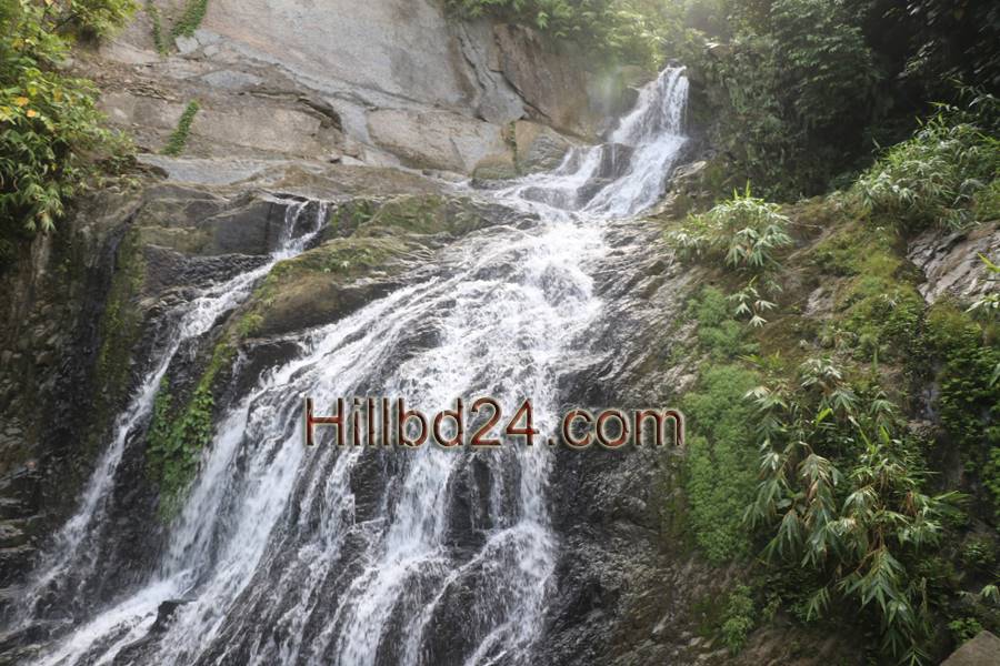 বিলাইছড়ি উপজেলার নহাবা ঝর্ণা।