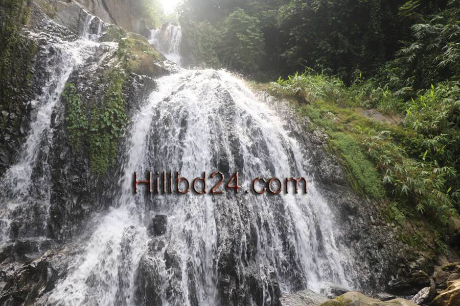 বিলাইছড়ি উপজেলার ধুপ্পেছড়া ঝর্ণা