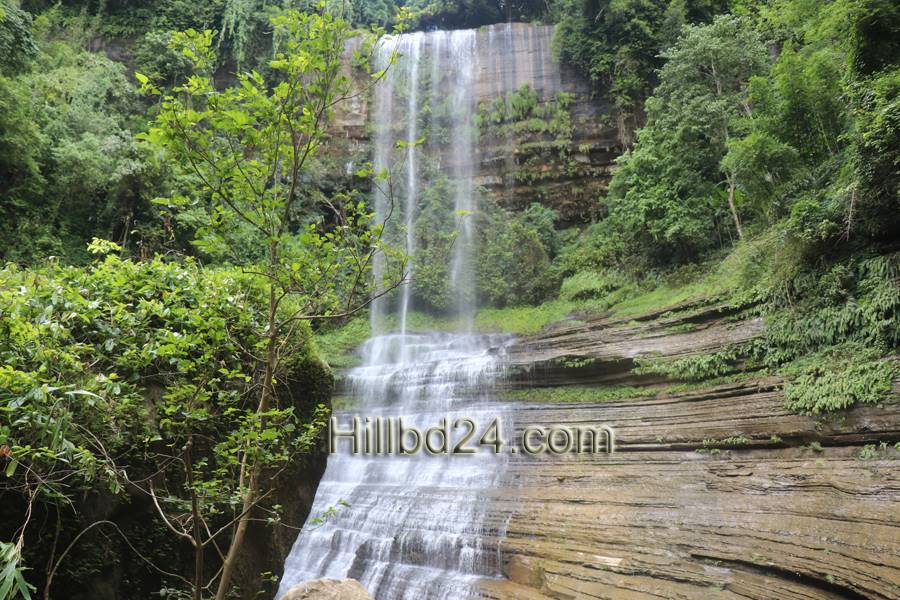বিলাইছড়ি উপজেলার ধুপানি ঝর্ণা।