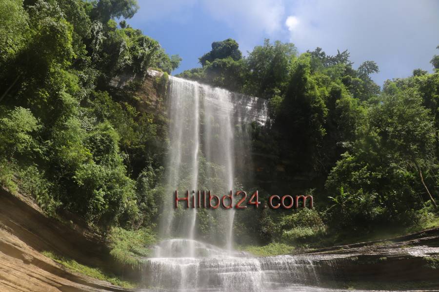 বিলাইছড়ি উপজেলার ধুপানি ঝর্ণা।