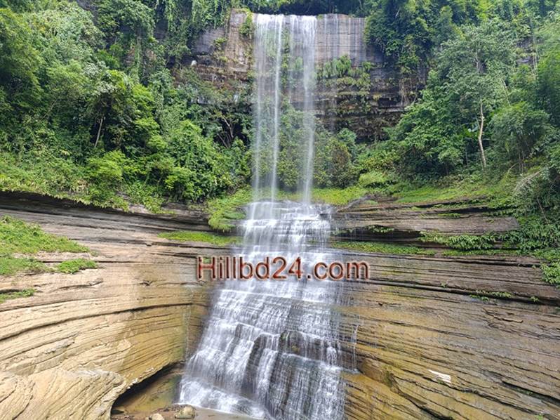 বিলাইছড়ি উপজেলার ধুপানি ঝর্ণা।