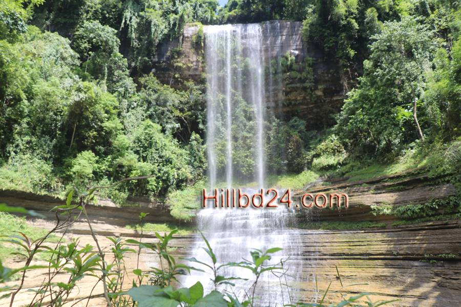 বিলাইছড়ি উপজেলার ধুপানি ঝর্ণা।